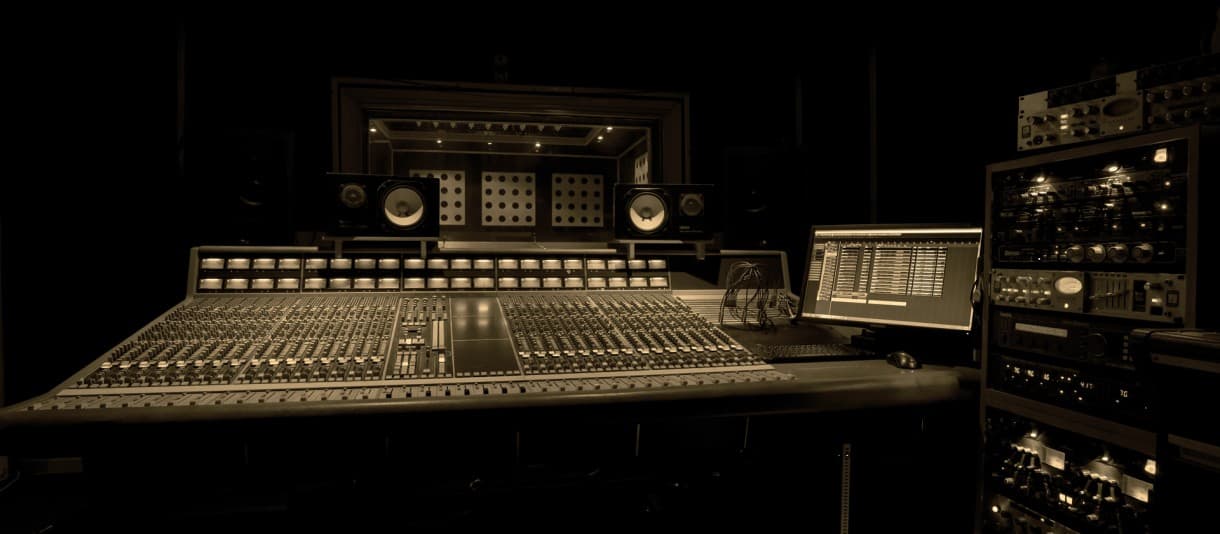 studioImage-1669210310026.jpg