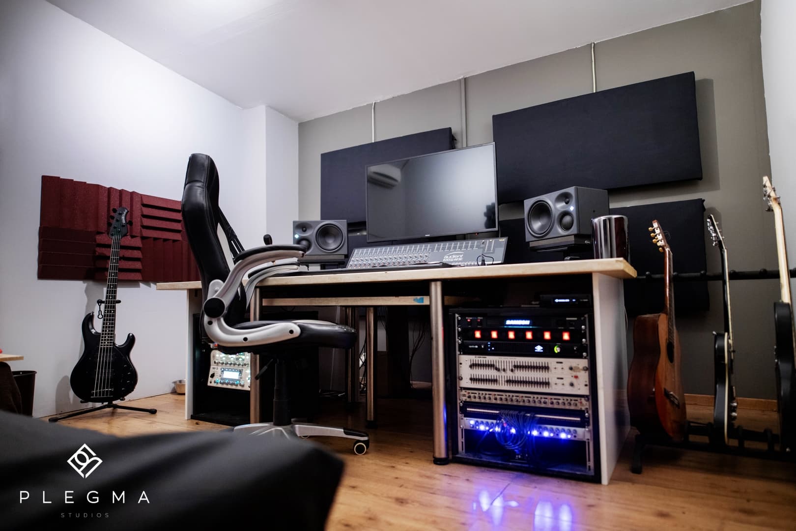 CONTROL ROOM στο REDHOUSE MUSIC STUDIOS — roomImage-1671745798615.jpg