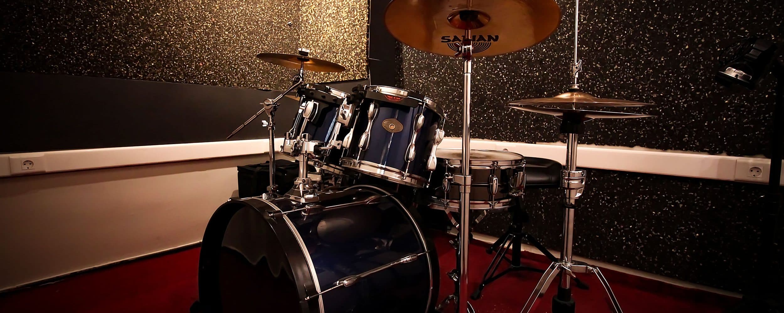 Green Room (Drum Booth) at Final Sound Studio — roomImage-1673282880484.jpg