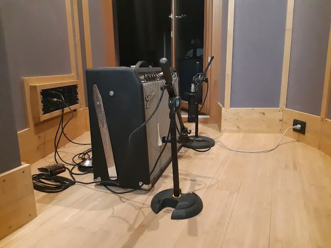 Vox/Amp room at Bounce Recording Studio — roomImage-1718976742371.jpg